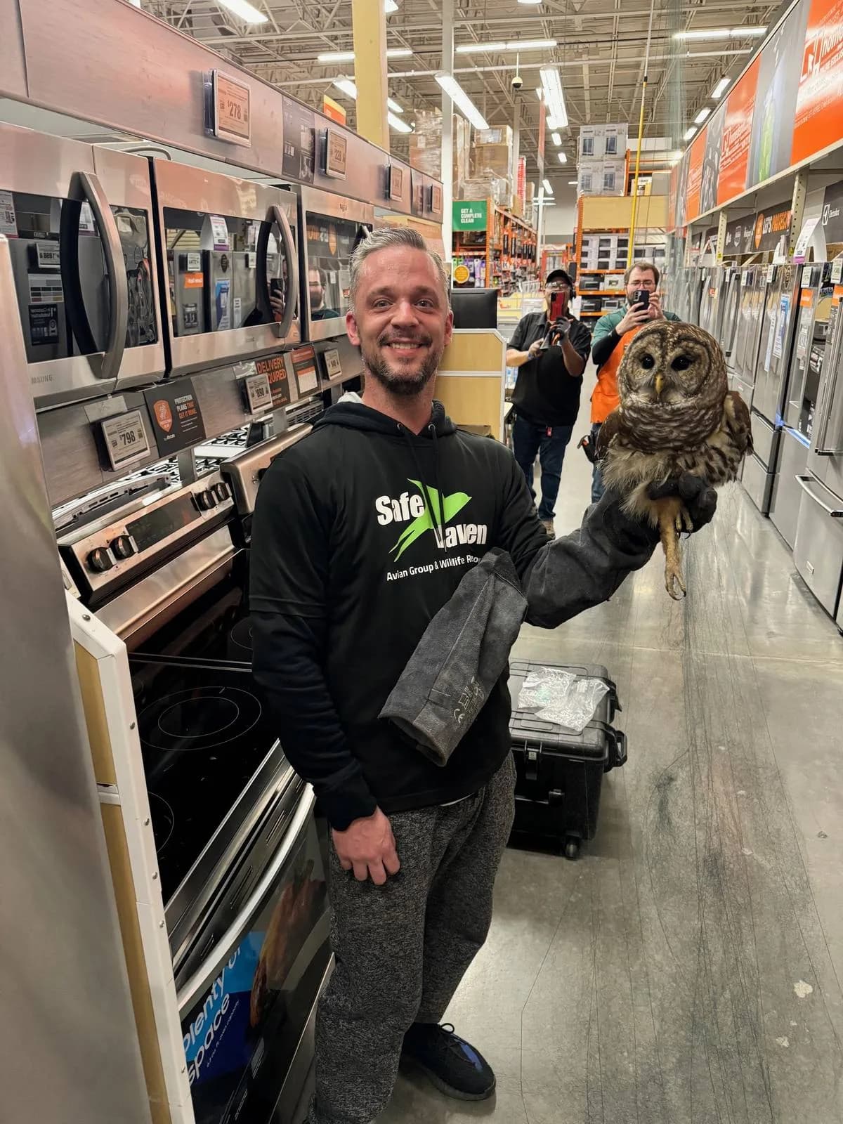 Commercial bird removal for grocery & retail — on site in 24–48 hours, guaranteed.